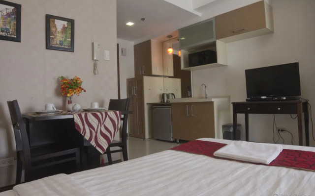 OYO 215 Sunshine City Suites