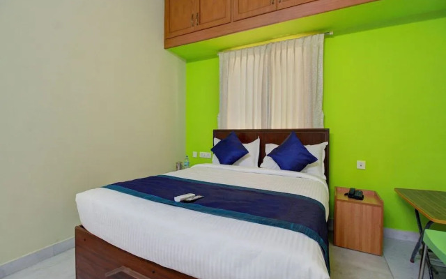 OYO 15427 Hotel Apple Grand