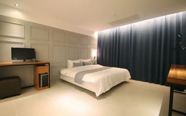 Busan Yeonsan-dong Oops