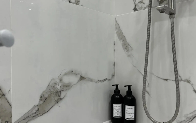 Apartments on Oboronnaya 102B street