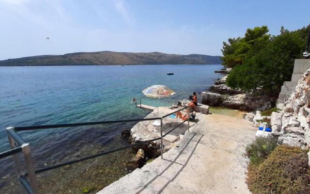 Apartment Kira - 20m from beach