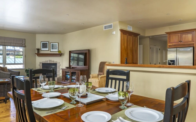 28 San Miguel 1 Bedroom Condo by Redawning