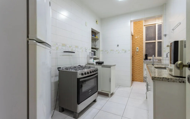 2min da Praia de Copacabana - A303