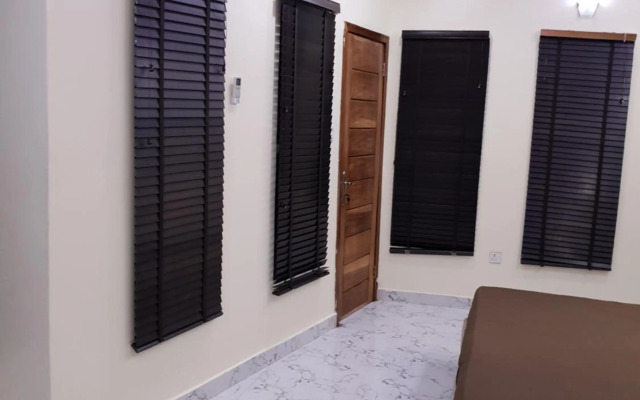 DELIGHTFUL ! 3 BEDROOM TERRACE DUPLEX EN-SUITE LEKKI AIRCON WiFi