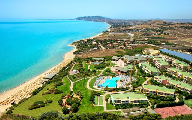 Serenusa Resort