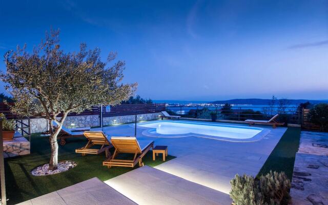 Beautiful Home in Kastel Sucurac With 3 Bedrooms, Wifi and Outdoor Swimming Pool