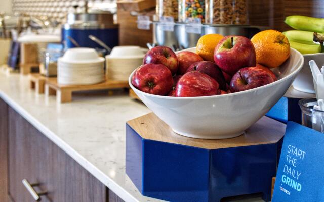 Holiday Inn Express & Suites Moore by IHG