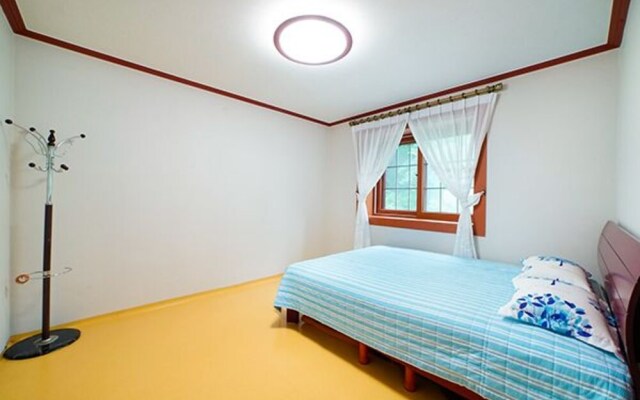 Hongcheon White House Pension