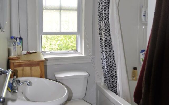 Moncton Suites - 79 Maple Street
