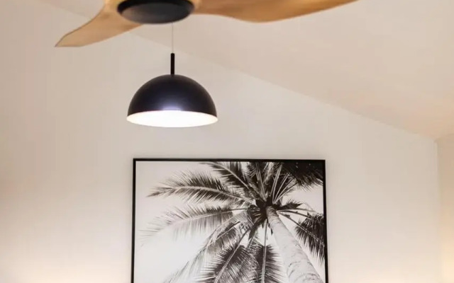 Garden Oasis-1 min from the beach & pet friendly!