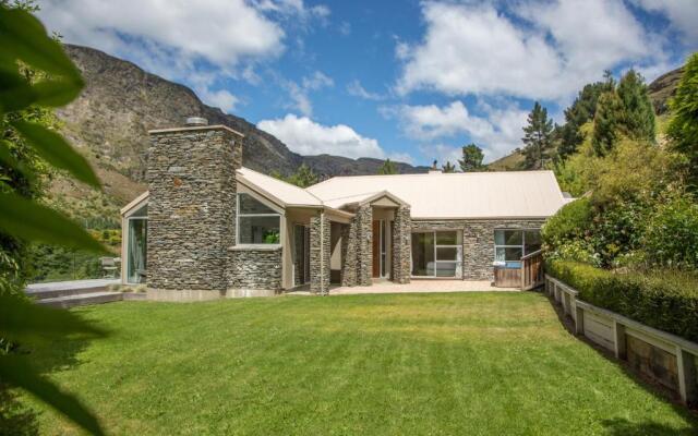 Riverview Retreat Holiday Home by MajorDomo