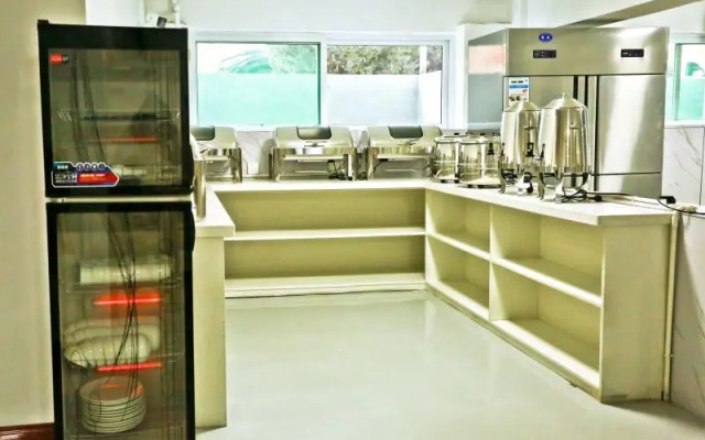 Shell Xinzhou Xinfu District Railway Station Hotel