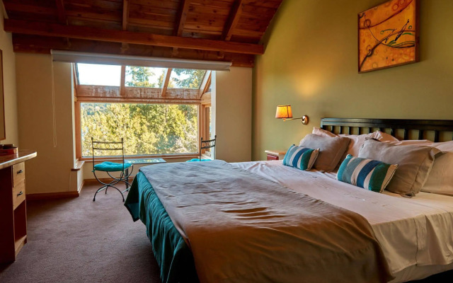 Peninsula Petit Hotel