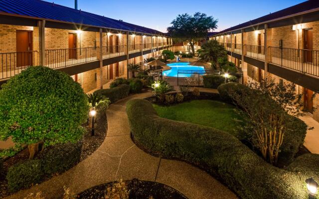 SureStay Plus by Best Western San Antonio Fiesta Inn