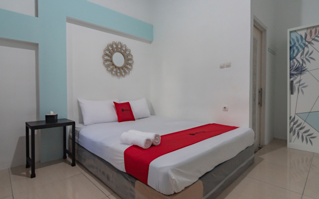 RedDoorz @ Jalan Otista Karawang
