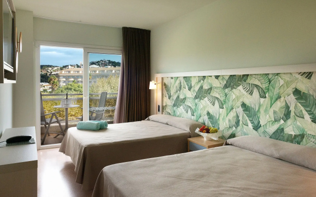 Caprici Beach Hotel & Spa