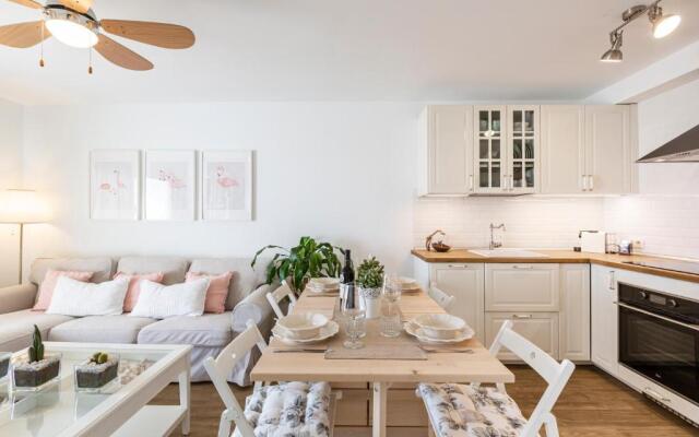 Flower Beach Suite 20