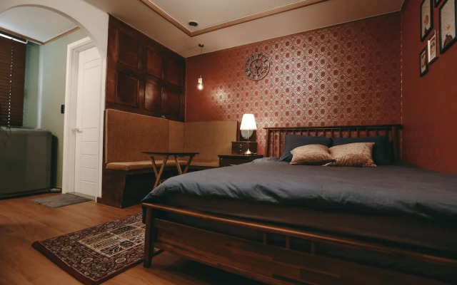Antique House