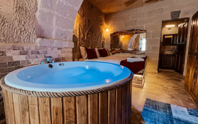 Bayar Cave Suites