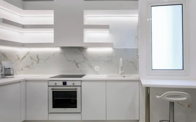 Acropolis Museum Apartment by A&A