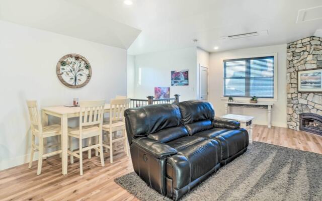 2 Mi to Town: Castle Rock Retreat w/ Fireplace!