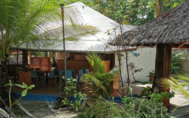 Origami Inn Himandhoo