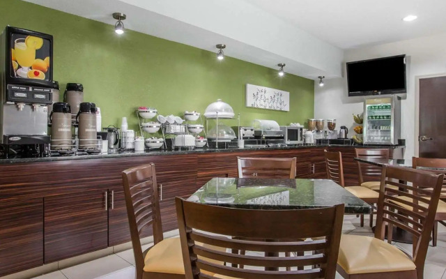 Days Inn by Wyndham McDonough