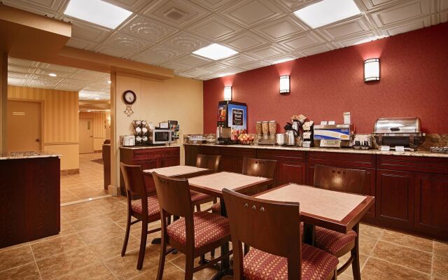Best Western Plus Rose City Suites