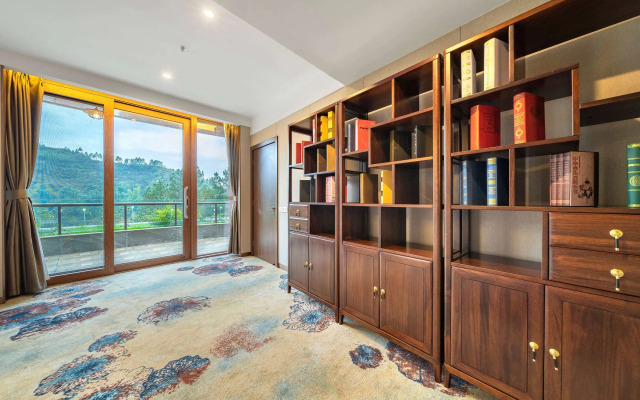 Howard Johnson By Wyndham Lake Serenity Hotel Neijiang