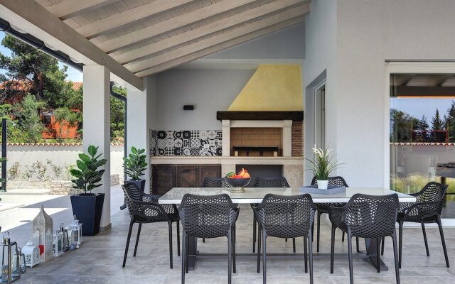 Villa With Pool in Premantura