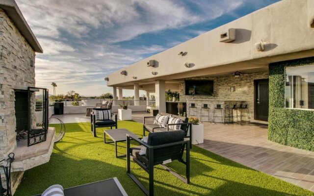 Stunning Private & Modern N. Scottsdale Estate!