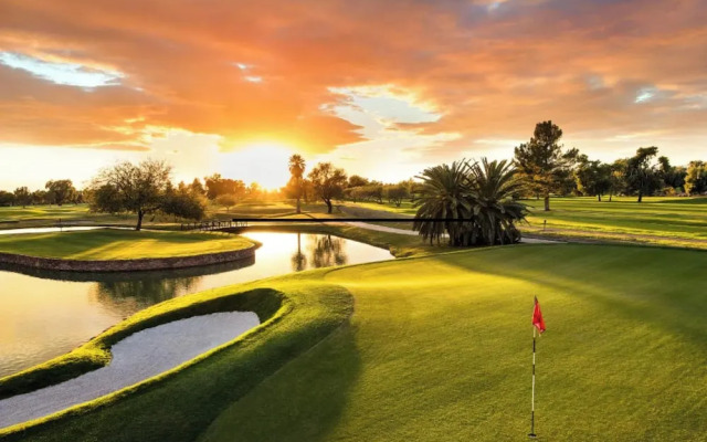 Sleek Phoenix Condo: Walk to Biltmore Fashion Park