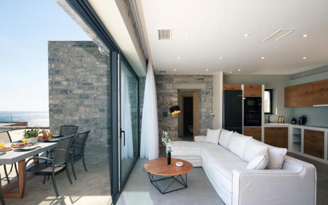 Seafront elegant villa, with infinity pool & devine views!