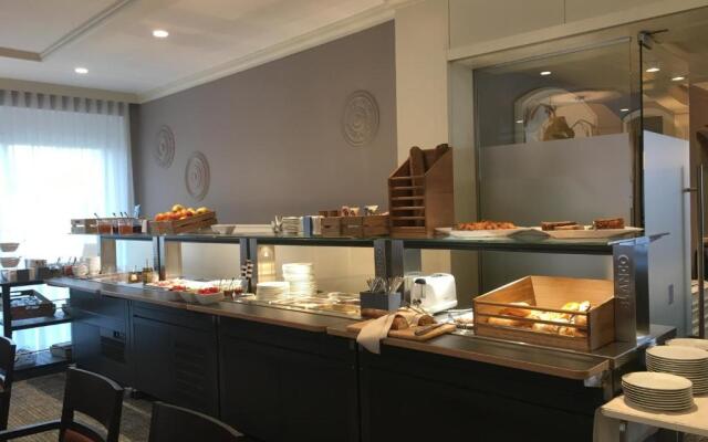 AVIA Hotel