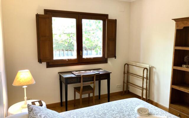 Ideal villa in Peralada with private pool and garden