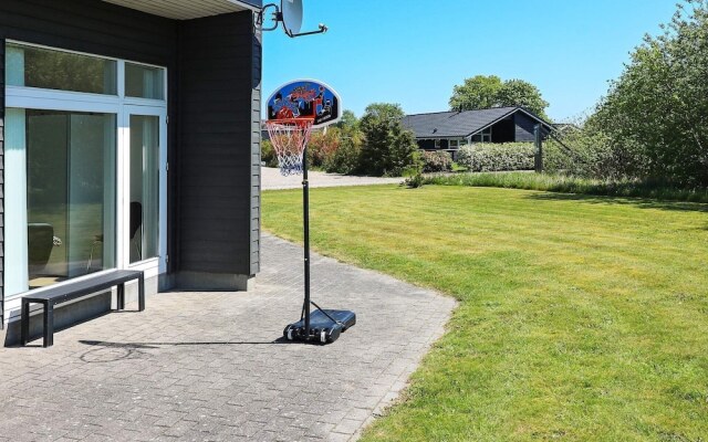 Pretty Holiday Home in Hadsund With Roofed Terrace