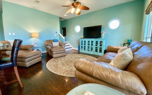 Beach Please 3 Bedroom Home by RedAwning