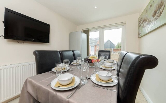 Large 5BR Home in Bedford Ideal for big Groups