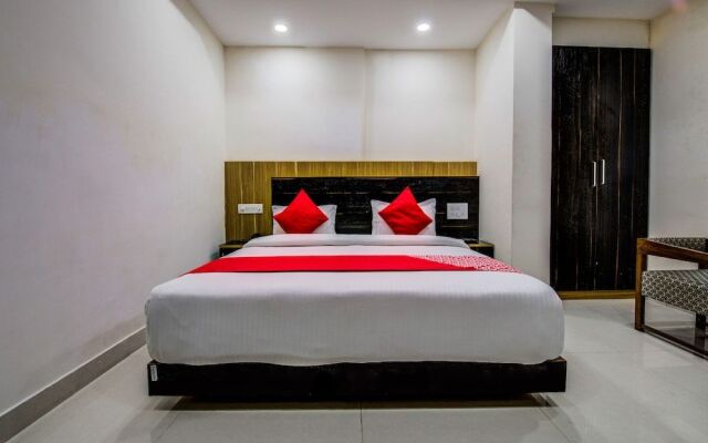 OYO 18542 Petals Inn