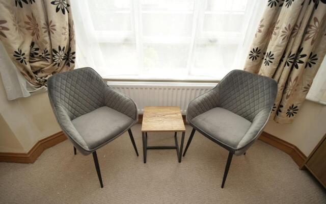 Town Centre Apartment Sleeps 9