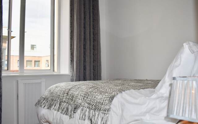 2 Bedroom Apartment With Balcony in Central Dublin