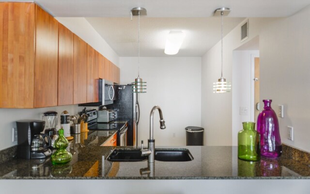 Stunning Condo on 31st Floor