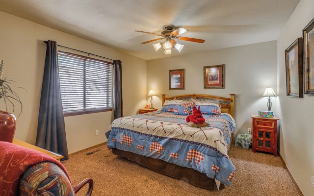 Tranquil Ruidoso Cabin w/ Private Hot Tub!