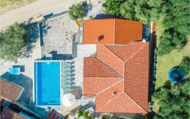 Six Bedroom Holiday Home in Medulin