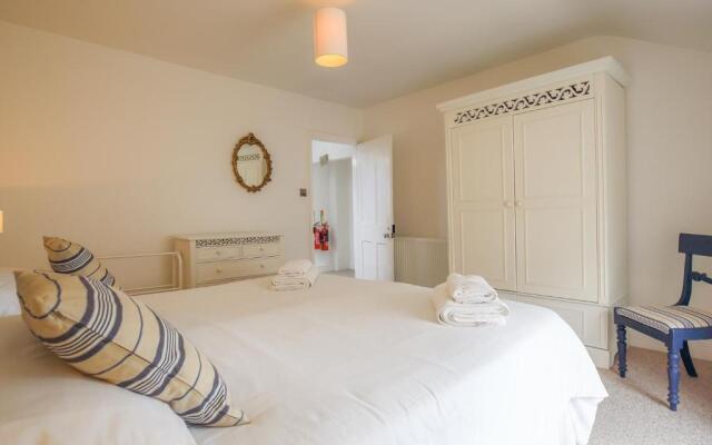White Hart House, BURFORD