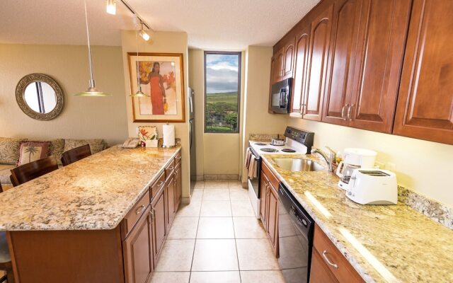 Kaanapali Shores Studio 642 Studio Bedroom Condo by RedAwning