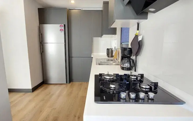 New Flat Large Living Space 5 Close to Lara Beach