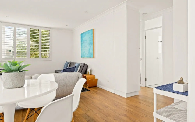 Coastal 2-bed Apartment Steps From Manly Beach – Guest Rooms – Sydney