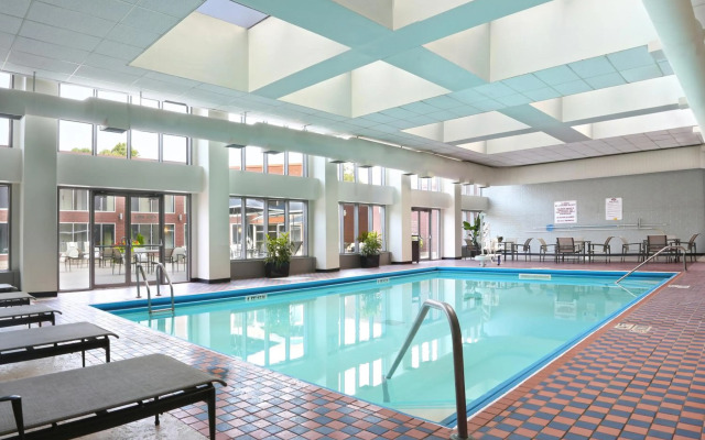 Crowne Plaza Atlanta Perimeter at Ravinia by IHG