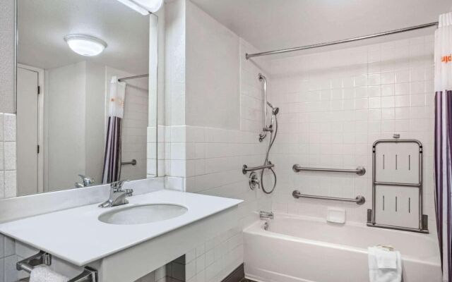 La Quinta Inn and Suites Fresno-Yosemite